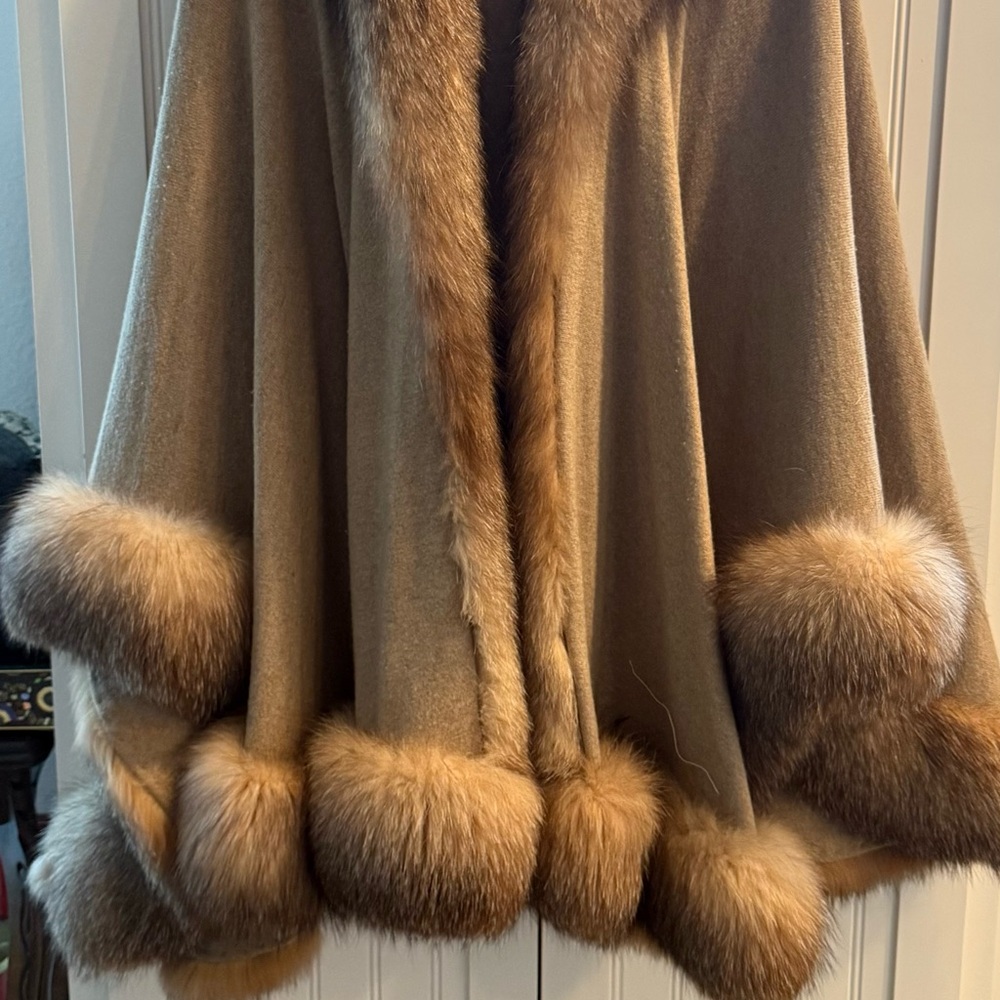 Elegant cashmere real Tan Fur-Trimmed Women's Cape